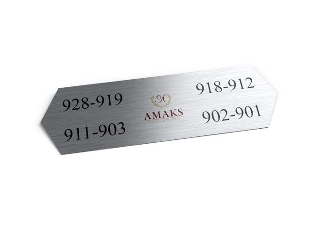 информационная табличка с телефонами