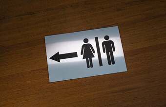 пластиковая табличка с лазерной гравировкой