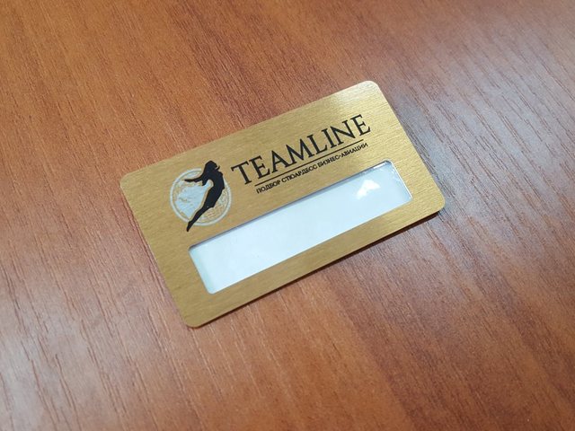 бейджик алюминиевый с окном золотого цвета