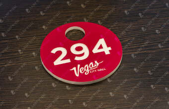 гардеробный номерок круглой формы